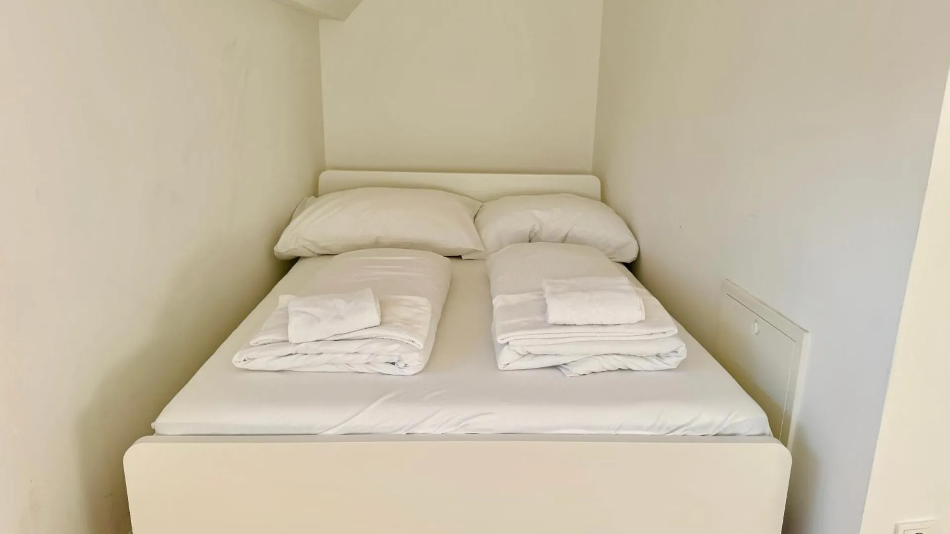 Modern 150 M2 Maisonette - Private Garden & Free Parking Apartment Vienna