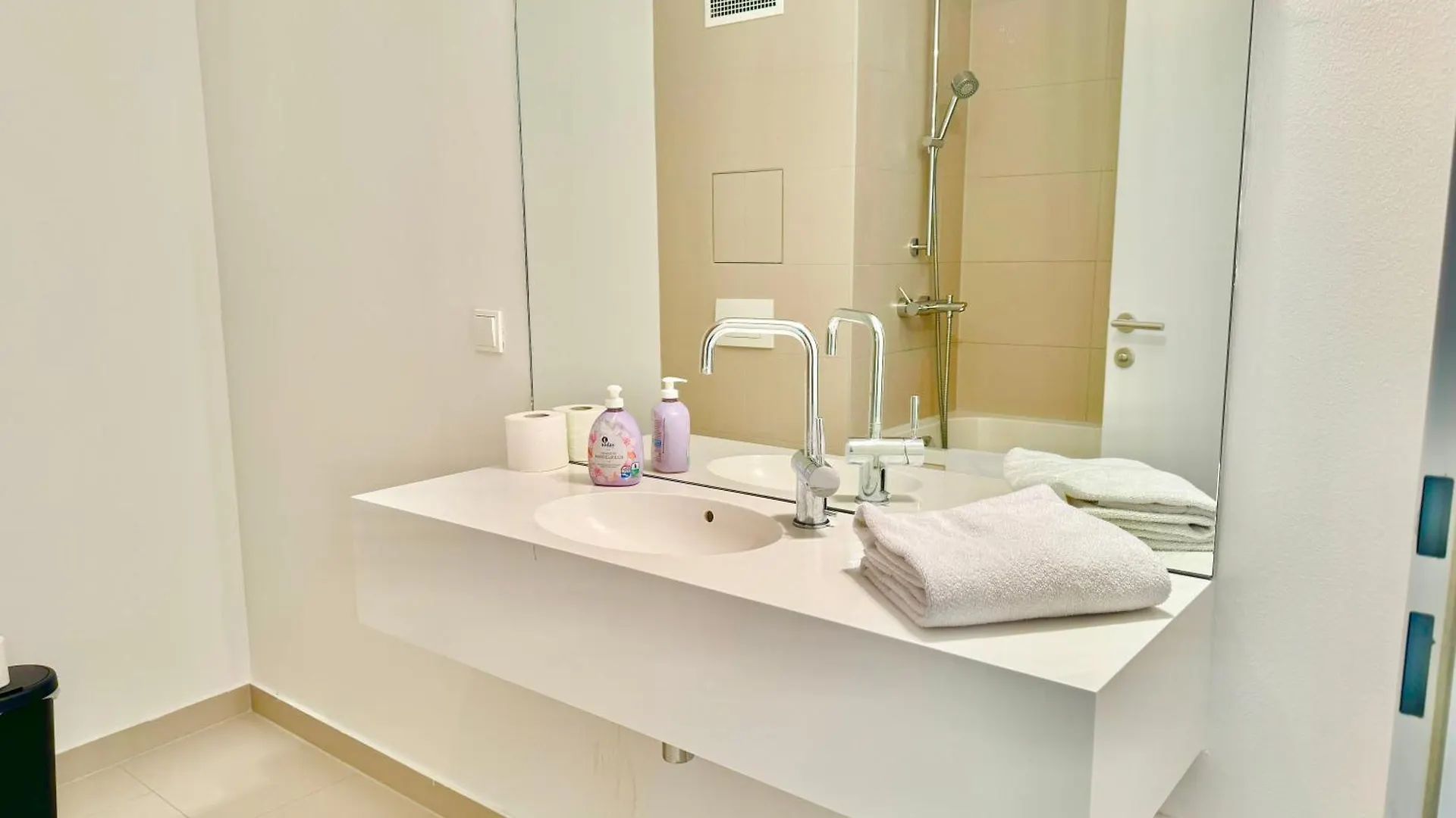Modern 150 M2 Maisonette - Private Garden & Free Parking Apartment Vienna